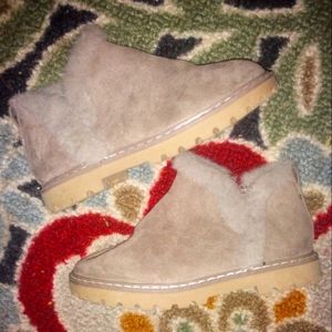 Girls tan ankle boots size 10 fur like new